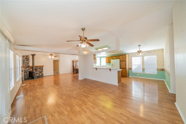 10778 Sonora Road, Phelan CA: https://media.crmls.org/medias/49346552-0187-4299-aaa3-d130dbead9bf.jpg
