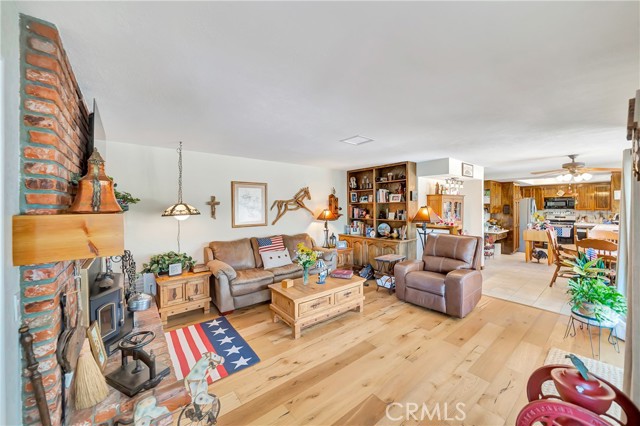 433 Fairway Drive, Palmdale CA: https://media.crmls.org/medias/4934caaa-a205-40a7-8b88-965b80482921.jpg