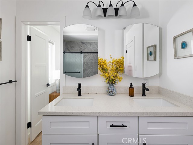 Detail Gallery Image 15 of 34 For 11333 Braddock Dr, Culver City,  CA 90230 - 6 Beds | 3 Baths