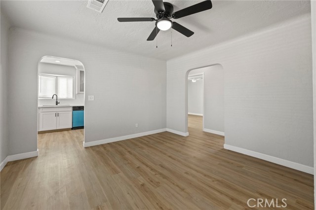 211 E Grangeville Boulevard, Hanford CA: https://media.crmls.org/medias/4935cd21-d88e-47e3-b6e8-0202d4202c8d.jpg
