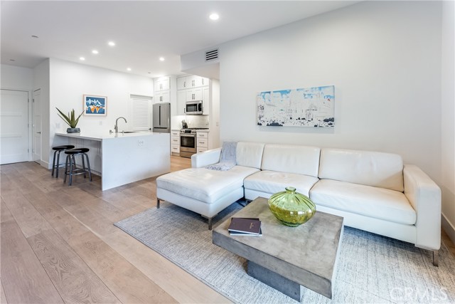 Detail Gallery Image 14 of 32 For 4820 Bellflower Ave #208,  North Hollywood,  CA 91601 - 3 Beds | 3 Baths