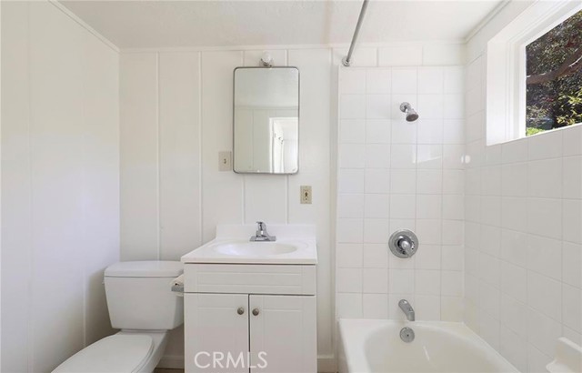 Detail Gallery Image 16 of 34 For 394 Moss St, Laguna Beach,  CA 92651 - 3 Beds | 2/1 Baths