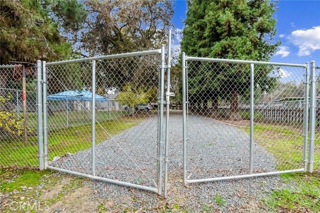18701 Lort Drive, Visalia CA: https://media.crmls.org/medias/4937e0cf-9030-4475-a023-bfaebe2d04f9.jpg