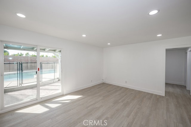 Detail Gallery Image 8 of 24 For 1069 Erringer Rd, Simi Valley,  CA 93065 - 4 Beds | 2 Baths