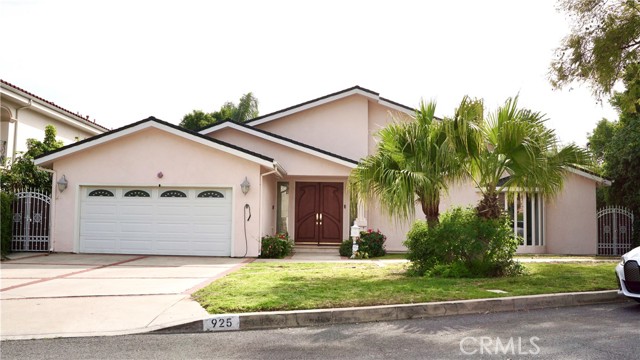 925 Sherlock Dr, Burbank CA: https://media.crmls.org/medias/4938cc96-4c18-402c-8806-99819c939bd6.jpg