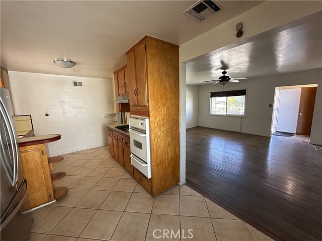 Detail Gallery Image 6 of 20 For 264 E Hill St, Lake Elsinore,  CA 92530 - 3 Beds | 1/1 Baths