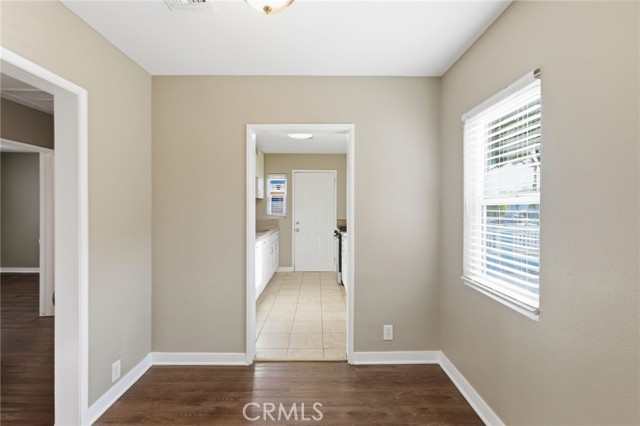 Detail Gallery Image 5 of 31 For 2010 N Corlett, Los Angeles,  CA 90059 - 3 Beds | 2 Baths