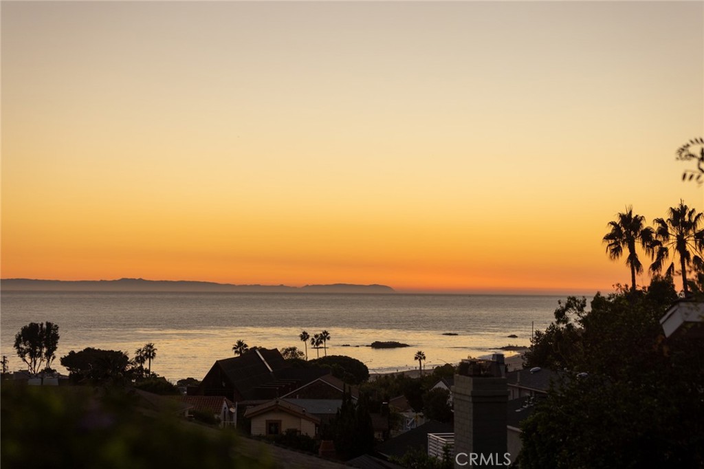 https://media.crmls.org/medias/493a045a-f82a-44cd-ab95-3346433383cd.jpg?preset=X-Large