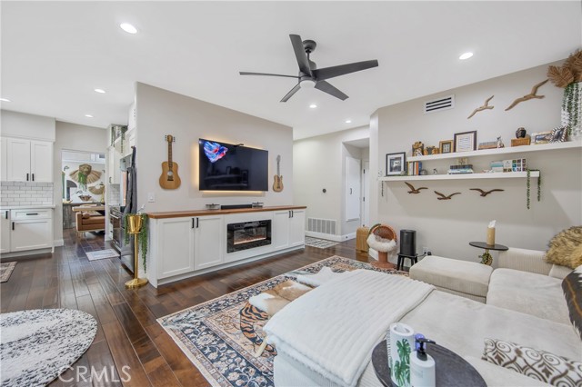 Detail Gallery Image 12 of 51 For 133 Concerto, Oak Park,  CA 91377 - 3 Beds | 3 Baths