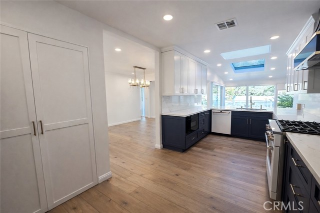 Detail Gallery Image 5 of 44 For 11165 Valley Spring, Studio City,  CA 91602 - 5 Beds | 5/1 Baths