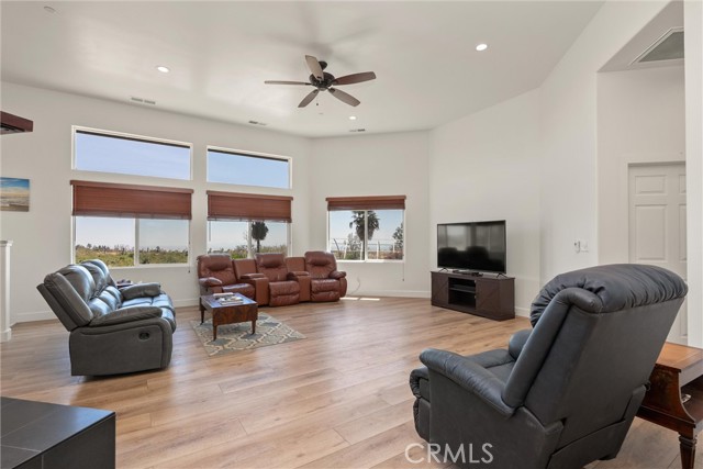 4620 Sandpiper Lane, Paradise CA: https://media.crmls.org/medias/493bf676-637a-4349-b01c-01e076c408db.jpg