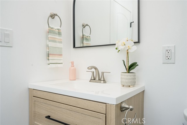 4548 Jade Street, Los Angeles CA: https://media.crmls.org/medias/493ceef6-ebe4-46be-8037-747e6c26ed21.jpg