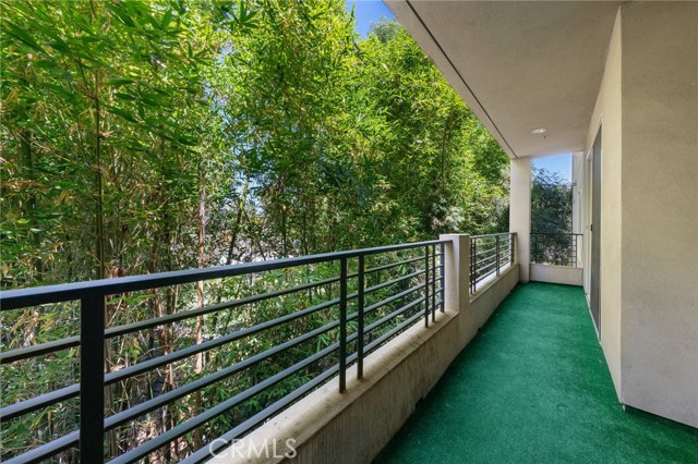 Detail Gallery Image 5 of 19 For 11115 Acama St #305,  Studio City,  CA 91602 - 3 Beds | 2/1 Baths