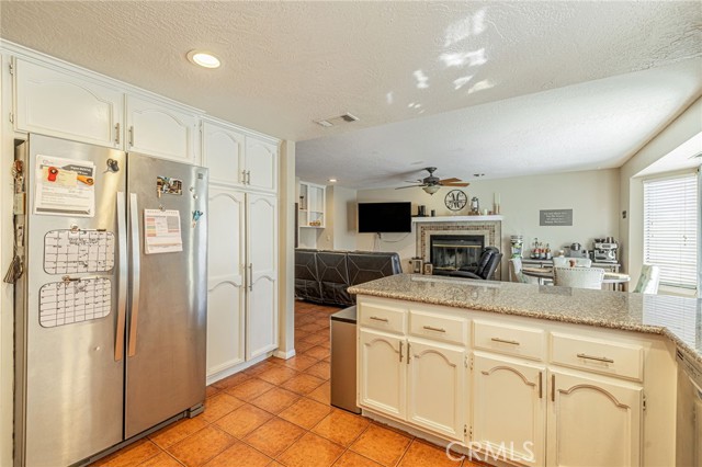 13290 Riverview Drive, Victorville CA: https://media.crmls.org/medias/493d075d-2702-4e29-a711-811910d442db.jpg