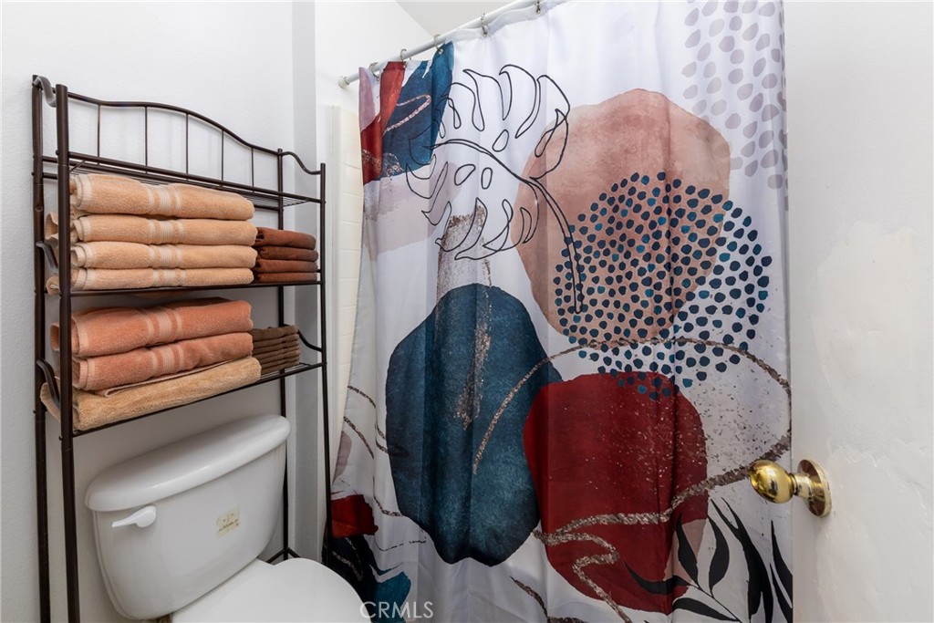 https://media.crmls.org/medias/493d0baa-c144-4a77-b77d-0c11b77178d5.jpg?preset=X-Large