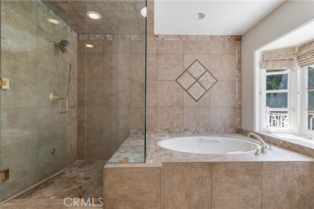 Detail Gallery Image 24 of 33 For 4525 Vista De Oro Ave, Woodland Hills,  CA 91364 - 5 Beds | 4/2 Baths