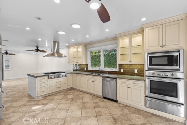 Detail Gallery Image 8 of 21 For 3150 Dona Maria Dr, Studio City,  CA 91604 - 3 Beds | 3 Baths