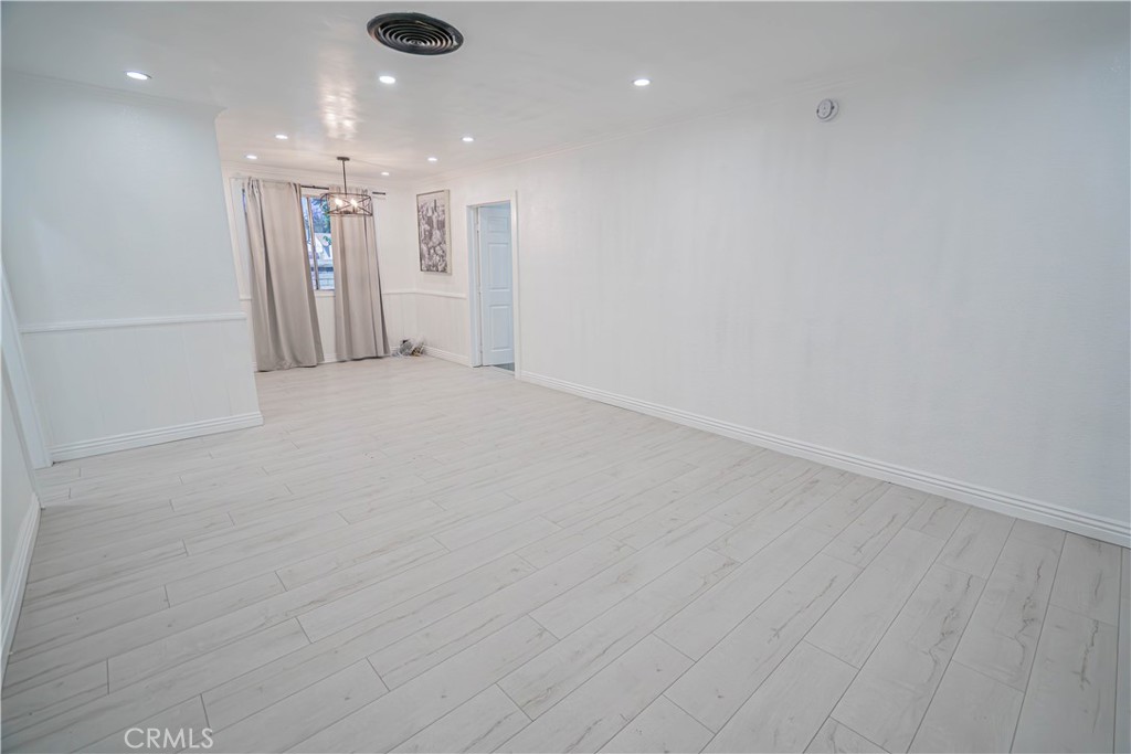 https://media.crmls.org/medias/4940fd05-e194-4100-8821-bfa4358dce54.jpg?preset=X-Large