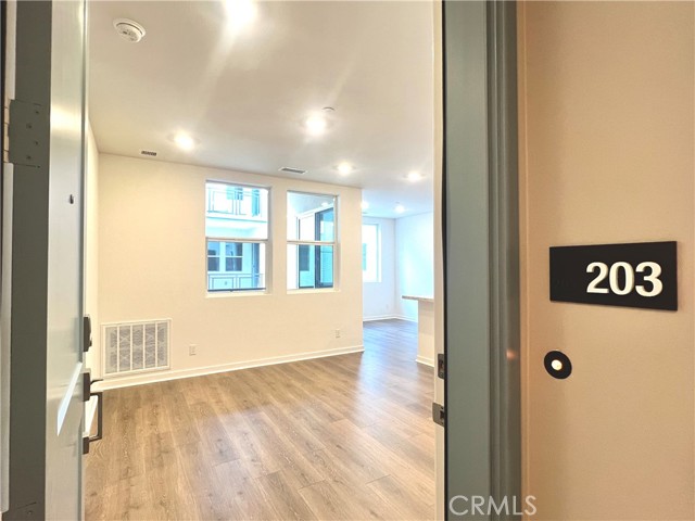 1000 N Tangent Privado, Ontario CA: https://media.crmls.org/medias/4941bd19-136b-43c3-9246-888e42bd9246.jpg