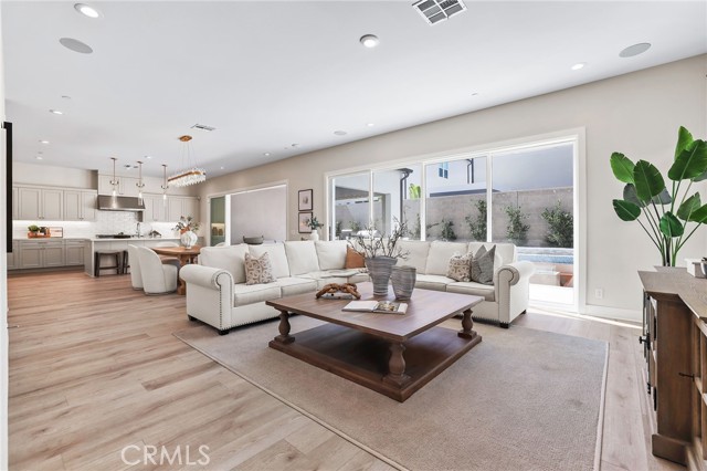 Detail Gallery Image 2 of 55 For 261 Huckleberry, Lake Forest,  CA 92630 - 5 Beds | 5/1 Baths