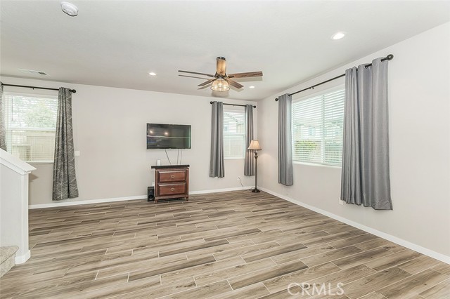 Detail Gallery Image 8 of 39 For 4085 N Sandrini, Fresno,  CA 93723 - 3 Beds | 2/1 Baths