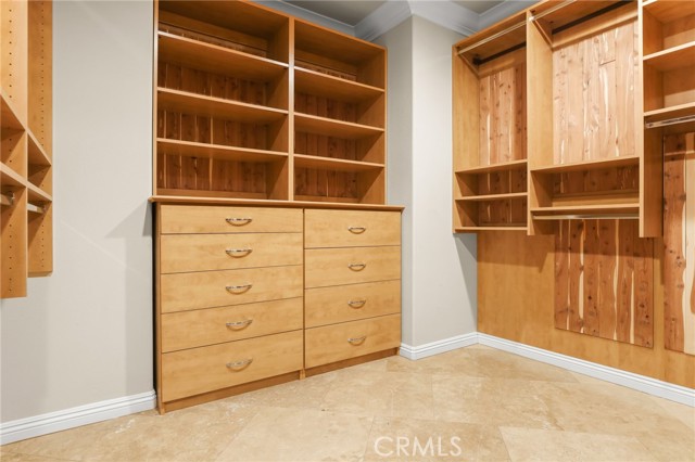 Image 40 of 75 For 12468 Longacre