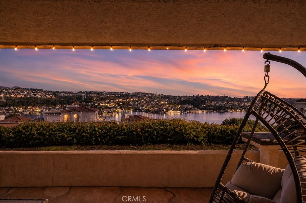 https://media.crmls.org/medias/4942f92b-6fde-4ec8-af9e-ab2b504d583c.jpg?preset=X-Large