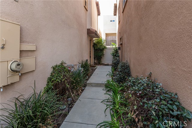 Detail Gallery Image 28 of 29 For 6840 De Celis Pl #32,  Van Nuys,  CA 91406 - 4 Beds | 4 Baths
