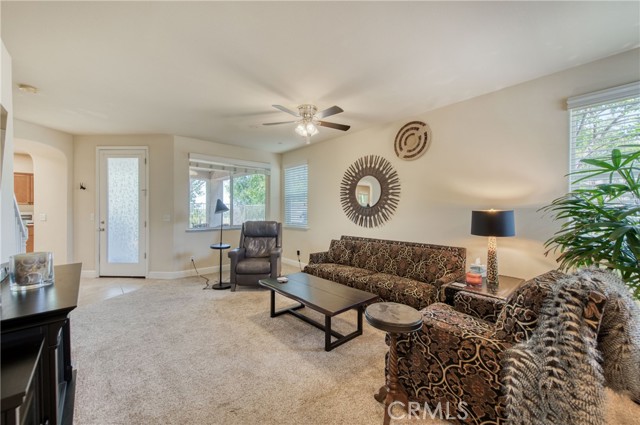 Detail Gallery Image 5 of 47 For 5272 W King Fisher Ln, Fresno,  CA 93722 - 4 Beds | 2/1 Baths