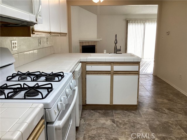 Detail Gallery Image 11 of 28 For 44508 15th St #7,  Lancaster,  CA 93535 - 2 Beds | 2 Baths