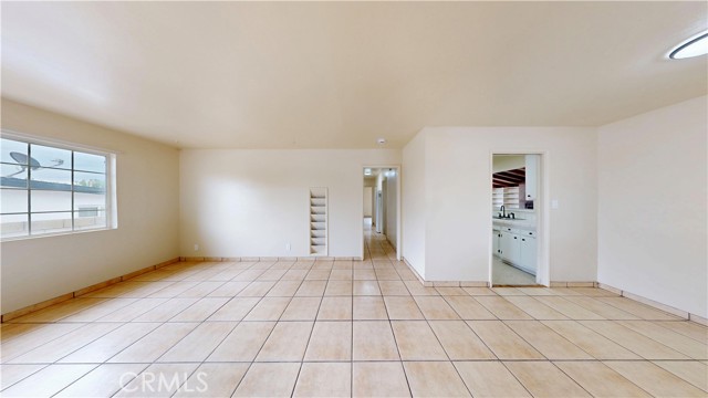 16631 Joshua Street, Victorville CA: https://media.crmls.org/medias/4943f46e-d418-4ba3-9106-880356953969.jpg