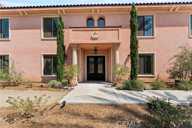 Detail Gallery Image 5 of 74 For 17190 Small Canyon Ln, Riverside,  CA 92506 - 6 Beds | 6/1 Baths