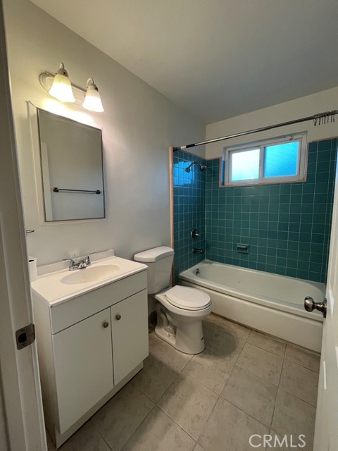 Detail Gallery Image 13 of 17 For 19954 Parthenia St, Northridge,  CA 91324 - 4 Beds | 2 Baths