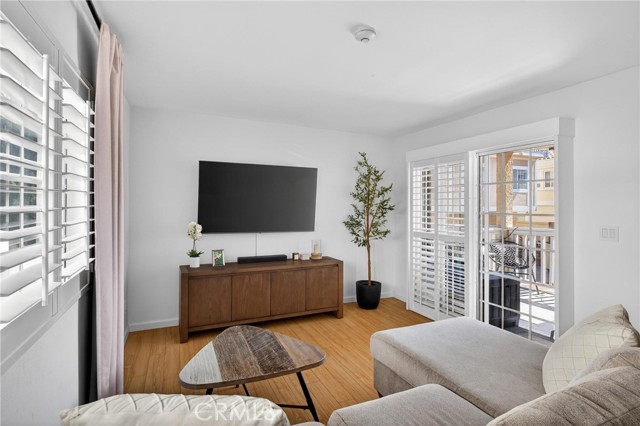 Detail Gallery Image 16 of 43 For 222 S Guadalupe Ave #1,  Redondo Beach,  CA 90277 - 4 Beds | 2/1 Baths