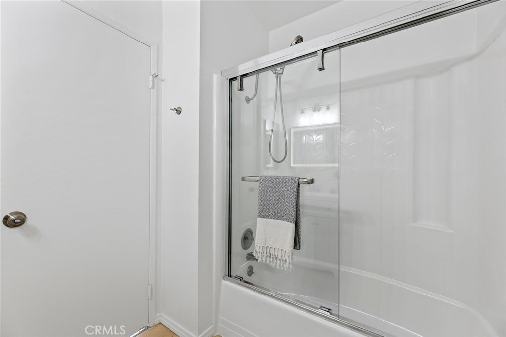https://media.crmls.org/medias/494717df-e6e4-47c1-949f-b13e484715e0.jpg?preset=X-Large