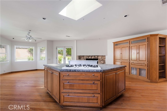 Detail Gallery Image 12 of 33 For 1549 Thompson Ave, Glendale,  CA 91201 - 4 Beds | 2 Baths