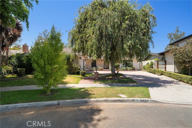 11121 Kensington Road, Los Alamitos CA: https://media.crmls.org/medias/494792c1-6a57-4b65-901e-eb88381c6eaf.jpg