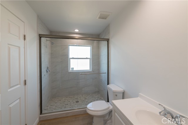 Detail Gallery Image 9 of 14 For 211 N Hathaway St #B,  Santa Ana,  CA 92703 - 2 Beds | 2 Baths