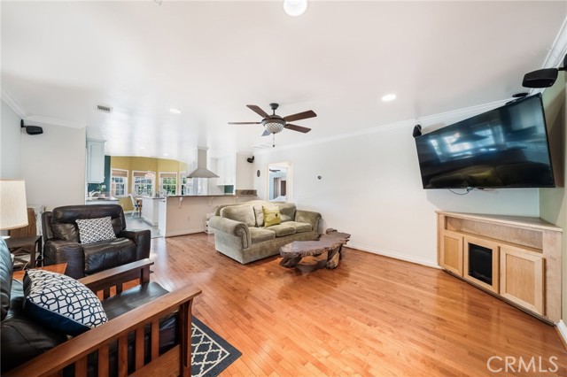 Detail Gallery Image 12 of 52 For 178 N Monterey Rd, Orange,  CA 92866 - 4 Beds | 4 Baths