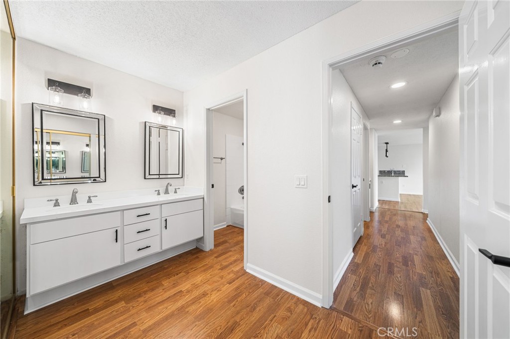 MLS #OC25270461 image #19