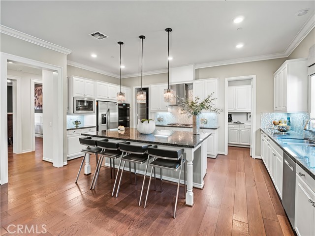 Detail Gallery Image 19 of 65 For 22385 Midtown Ct, Saugus,  CA 91350 - 5 Beds | 4/1 Baths