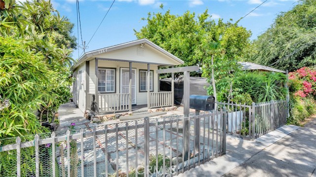 1242 Mott Street photo 3