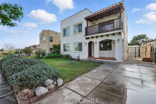 2111 S Bronson Ave, Los Angeles CA: https://media.crmls.org/medias/4948f6b8-cbc4-4661-8b49-ee00dafda618.jpg