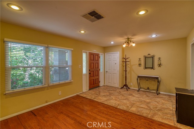 Detail Gallery Image 13 of 40 For 10049 Langdon, –,  CA 91345 - 3 Beds | 3 Baths