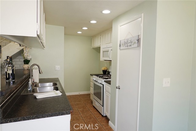 Detail Gallery Image 9 of 39 For 2033 Calle La Sombra #2,  Simi Valley,  CA 93063 - 2 Beds | 1 Baths