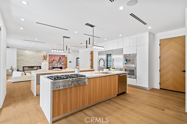 19750 Wells Drive, Woodland Hills CA: https://media.crmls.org/medias/494a808a-d325-4122-b19b-7129d89153ad.jpg