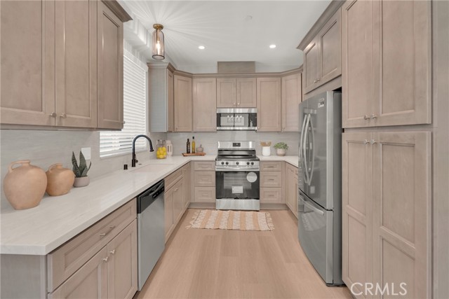 619 E Walnut, Monrovia CA: https://media.crmls.org/medias/494ac180-eb00-4585-9c20-9cdb614028f4.jpg