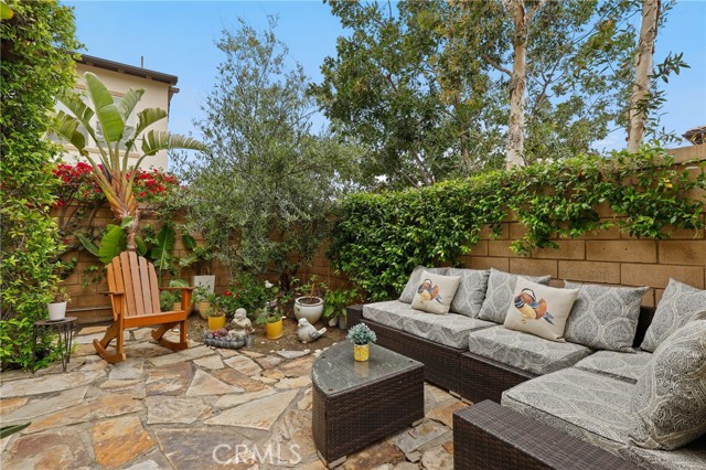 61 Fuchsia, Lake Forest CA: https://media.crmls.org/medias/494b96a6-00c4-4c09-9465-64d4e34e167e.jpg