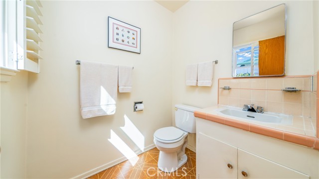 Detail Gallery Image 10 of 14 For 10449 Gloria Ave, Granada Hills,  CA 91344 - 3 Beds | 2 Baths