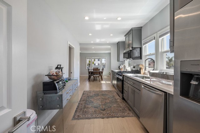 Detail Gallery Image 8 of 31 For 800 W 101 St, Los Angeles,  CA 90044 - 4 Beds | 2/1 Baths